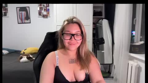 viva_lovee online show from July 14, 3:50 pm