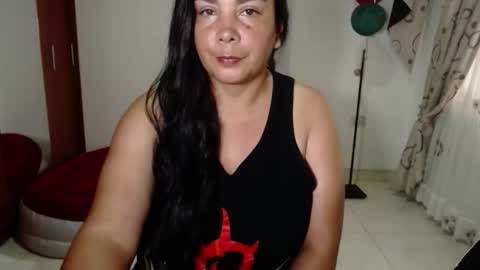 vivian_milf_paint online show from January 5, 9:07 pm