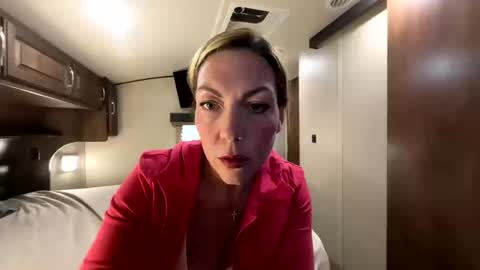 Snapshot of vivianluxe chatting on October 14, 5:38 pm VivianLuxe online show from October 14, 5:38 pm