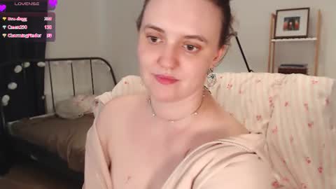 Lela online show from June 22, 3:25 am