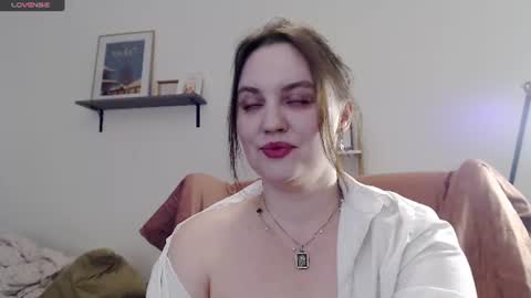 Lela online show from July 8, 8:23 pm