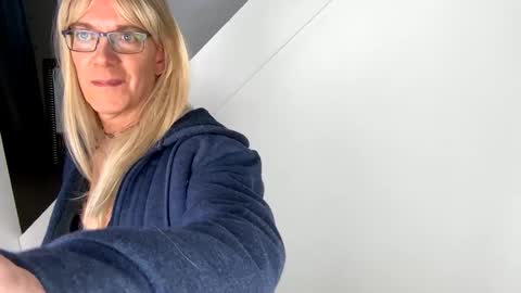 Vivlove online show from January 10, 7:32 pm