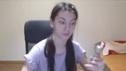 Snapshot of vivianngray chatting on December 6, 2:18 am Vivian Gray online show from December 6, 2:18 am