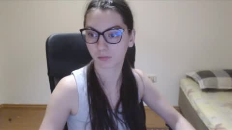 Snapshot of vivianngray chatting on March 7, 12:37 am Vivian Gray online show from March 7, 12:37 am