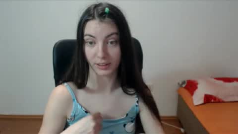 Snapshot of vivianngray chatting on December 5, 7:33 pm Vivian Gray online show from December 5, 7:33 pm