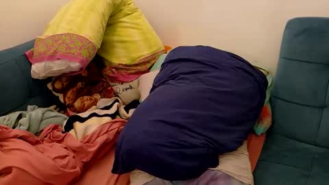 Viv online show from December 14, 6:03 pm