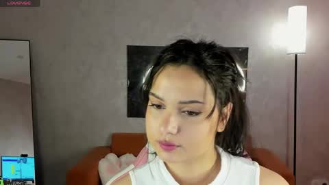 vivien_ross online show from May 3, 1:00 am