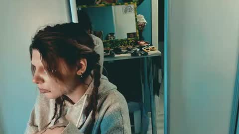 viviendarkbloom online show from June 14, 2:41 pm