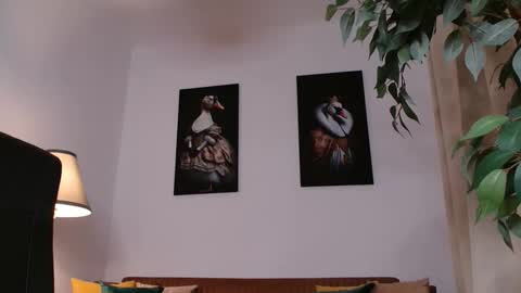 Vivienne online show from February 3, 4:22 pm