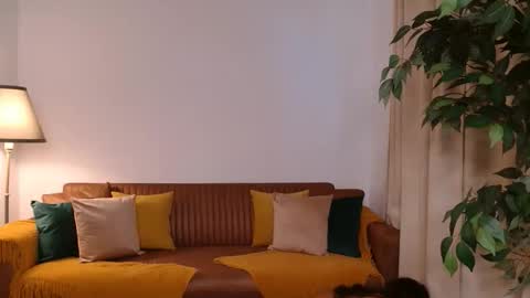 Vivienne online show from September 8, 3:55 pm