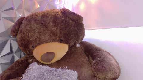 Vixen  online show from April 3, 1:51 pm