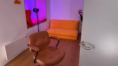 Polly  Online mostly at 9pm-2am UK Time online show from February 20, 9:42 pm