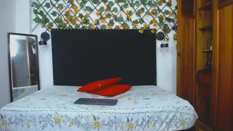 madeleyn online show from April 19, 3:51 am