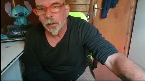 Snapshot of vuda77 chatting on October 26, 1:23 pm oscar online show from October 26, 1:23 pm