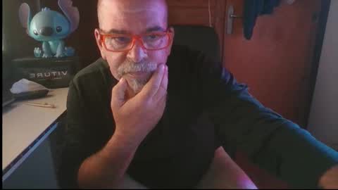 Snapshot of vuda77 chatting on September 27, 6:49 pm oscar online show from September 27, 6:49 pm