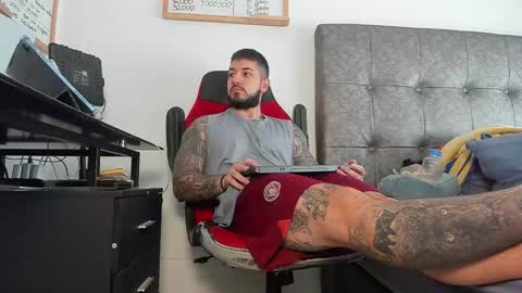 vyxen_ online show from February 19, 2:27 pm