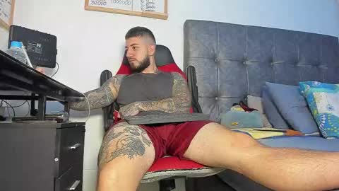 vyxen_ online show from March 13, 10:02 pm