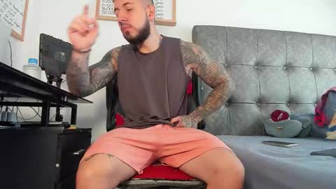 vyxen_ online show from February 9, 1:04 pm