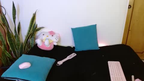 kitty SUPORT ME AND MY BABY SINGLE MOMY online show from February 5, 7:12 am