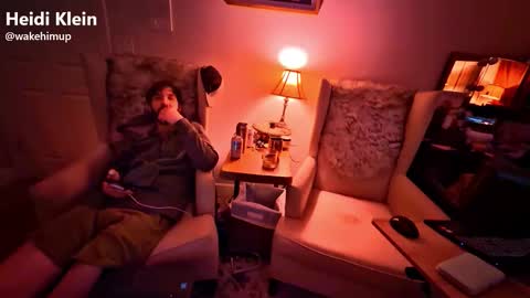 wakehimup online show from November 22, 7:29 am