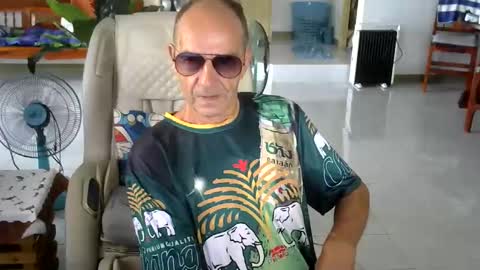 walleja online show from February 8, 4:05 am