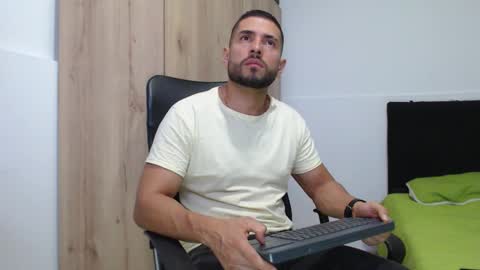 WALTER BROWN  online show from November 26, 8:49 pm