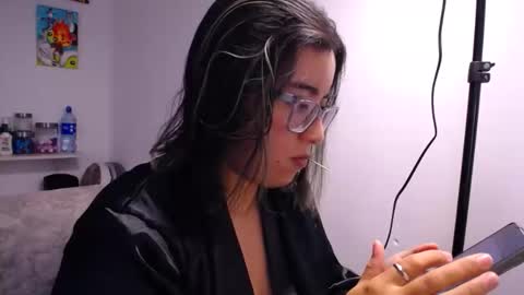 Waningrose  Lu online show from April 19, 3:02 pm