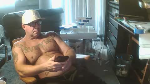 inittogetitin online show from November 27, 11:01 pm