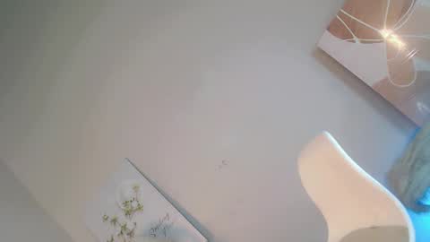 Isla Fox online show from May 9, 5:35 am