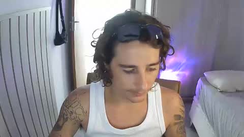 wave_boyy online show from March 29, 2:08 pm