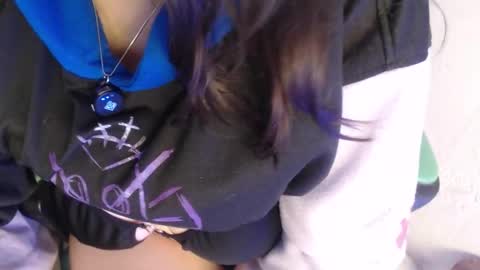 Snapshot of we_n_you chatting on October 15, 5:36 pm Trixie 3 online show from October 15, 5:36 pm