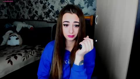 Snapshot of weakness4u chatting on January 17, 6:47 am Maya online show from January 17, 6:47 am