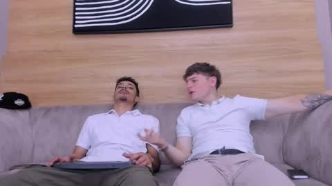 Jhonny Dick  his neighbors. online show from September 25, 9:44 pm