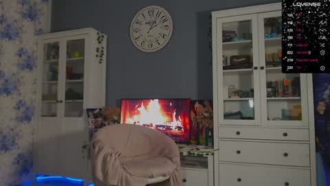 Snapshot of weed_princesss chatting on December 30, 5:34 pm  moon  online show from December 30, 5:34 pm