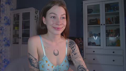 Snapshot of weed_princesss chatting on February 1, 12:47 pm  moon  online show from February 1, 12:47 pm