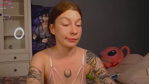 Snapshot of weed_princesss chatting on October 23, 3:13 pm  moon  online show from October 23, 3:13 pm