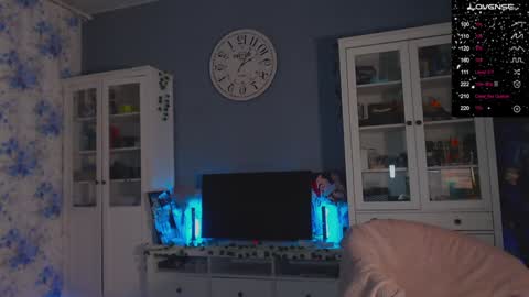 Snapshot of weed_princesss chatting on January 7, 1:14 pm  moon  online show from January 7, 1:14 pm