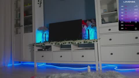 Snapshot of weed_princesss chatting on December 18, 3:55 pm  moon  online show from December 18, 3:55 pm