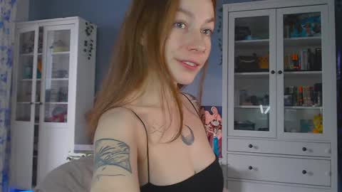 Snapshot of weed_princesss chatting on February 6, 10:58 am  moon  online show from February 6, 10:58 am