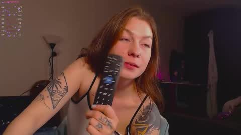 Snapshot of weed_princesss chatting on October 31, 12:44 am  moon  online show from October 31, 12:44 am