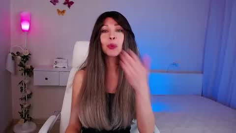 Wendi Foster online show from February 12, 7:28 pm