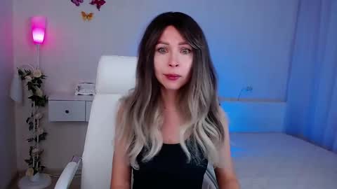 Wendi Foster online show from November 28, 8:05 pm