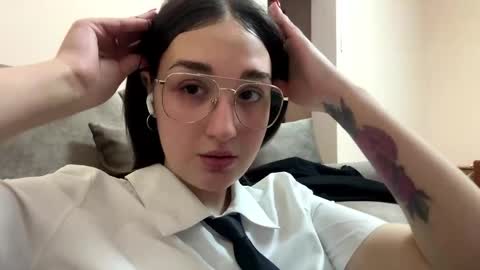 Anna online show from April 16, 2:06 pm