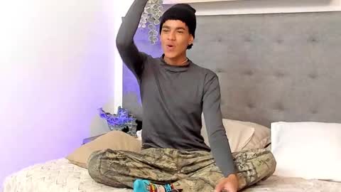 WES online show from February 20, 3:47 pm