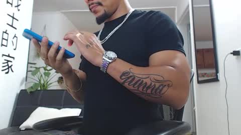 Wesley Rogger online show from March 8, 2:04 am