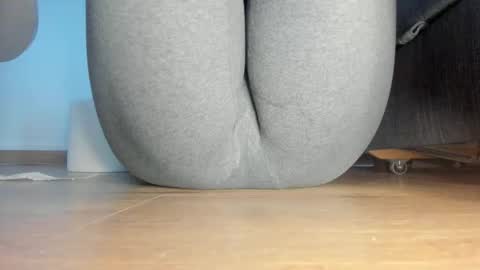 wet_pants2022 online show from April 9, 5:11 am