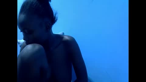 Liz online show from October 31, 9:04 pm