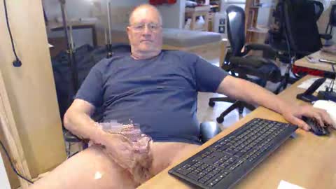 WeTwo online show from May 28, 6:44 am