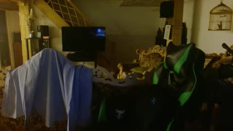 whatsthislol online show from November 6, 12:35 am