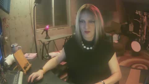 Whisper online show from December 8, 3:18 am